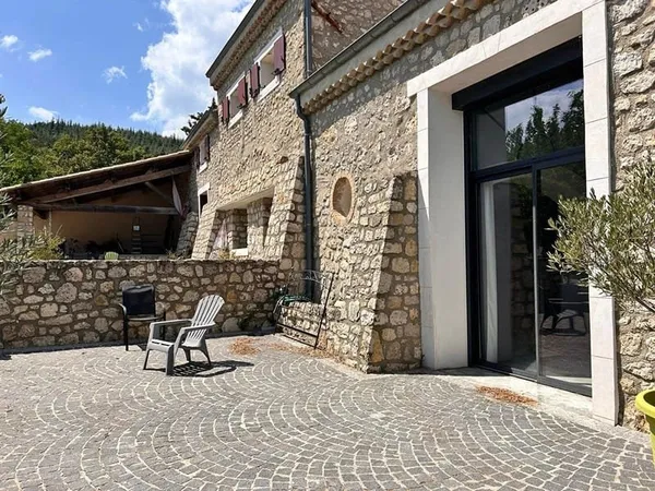 Maison 8 pièces 280 m²
