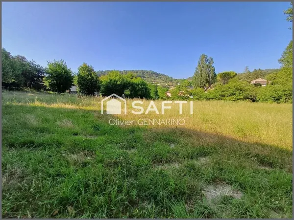 MAGNIFIQUE TERRAIN DE 2 209 M²