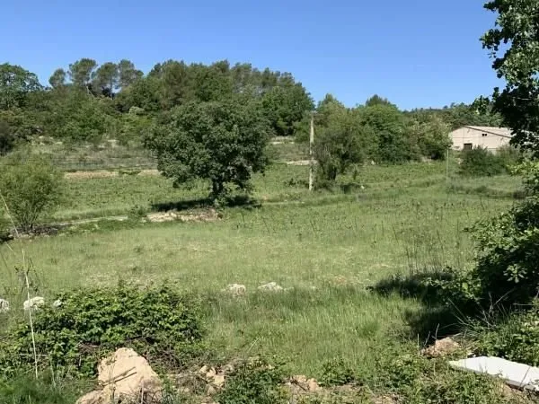 Terrain 650 m² Carces