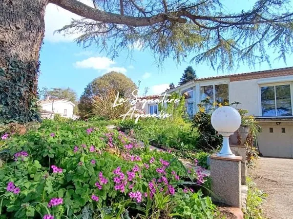 MAISON DE PLAIN-PIED DE 167 m2, 2000 m2 de terrain arboré