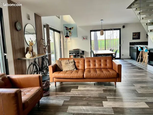 Maison contemporaine de 160 m² avec piscine - Rodemack