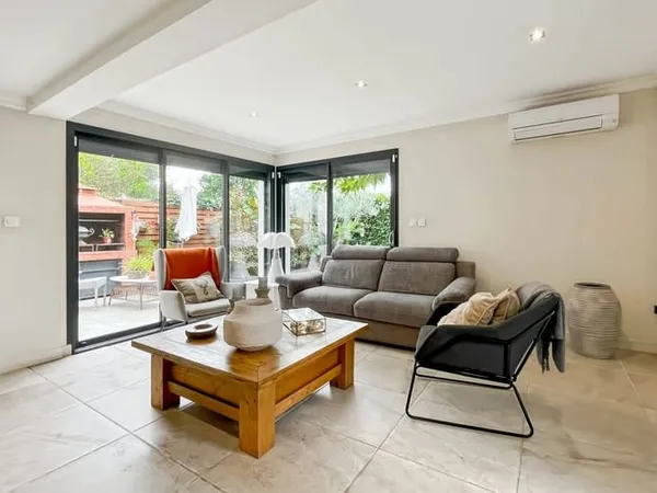 Maison 10 pièces 241 m²