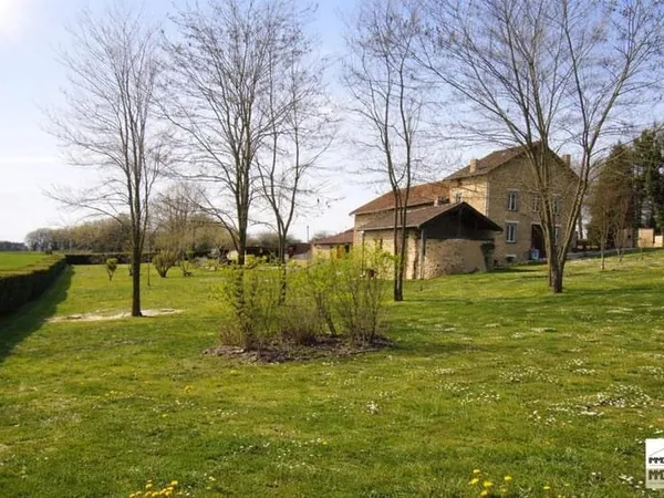 Maison familiale avec dépendances
