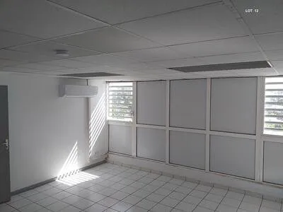 A LOUER Bureaux 50 m2 & 80 m2 Quartier Kerlys