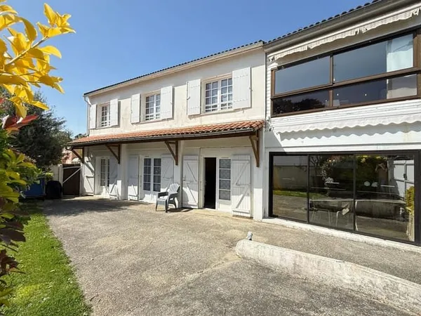 Maison 11 pièces 220 m²