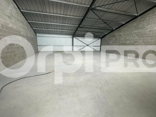 Local d'activité 164 m²
