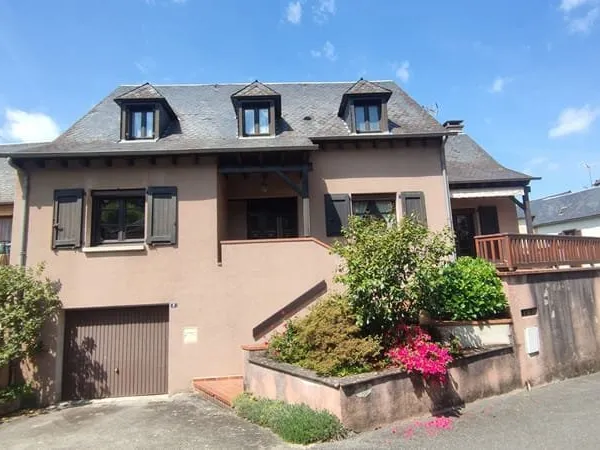 Coeur de ville ESPALION, maison avec garage et jardin