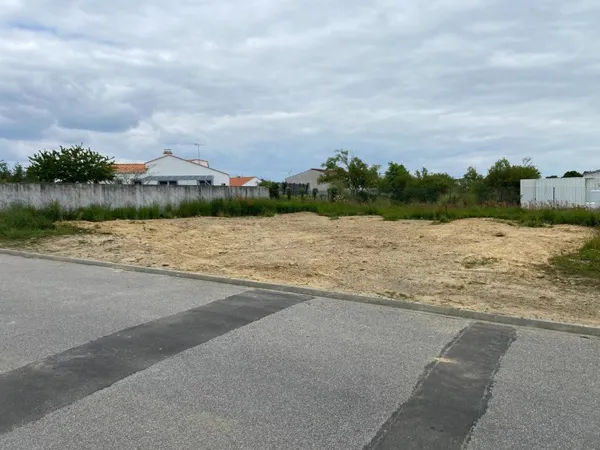 Terrain 1000 M² en Zone d'activités UE - Froidfond (85)