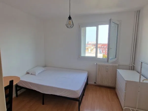 Chambre meublée en colocation Esplanade