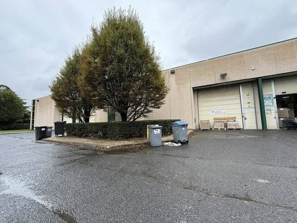 Entrepôt 378 m²
