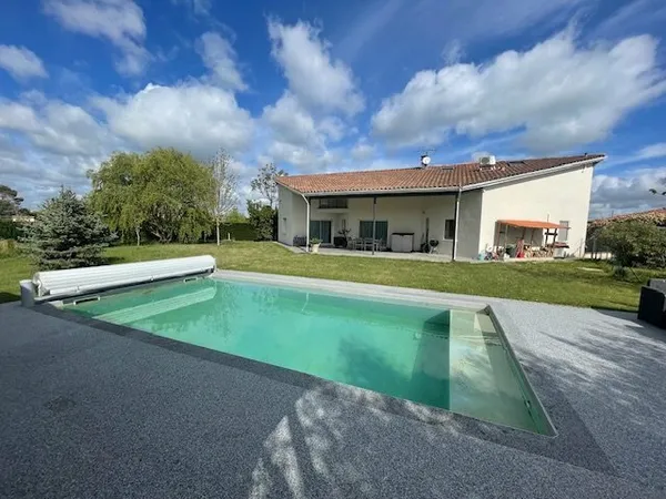 Maison Location Carbonne 7p 190m² 1641€