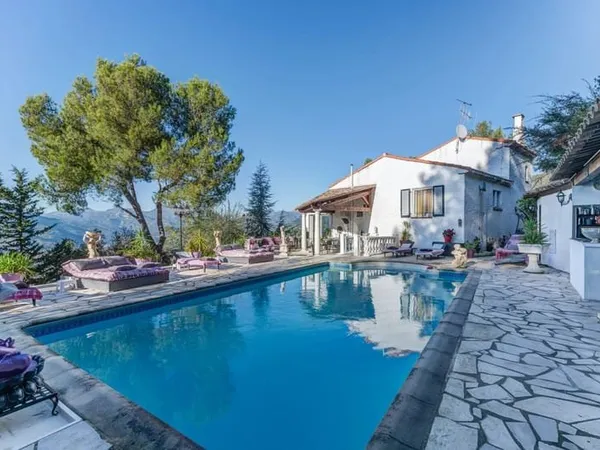 Villa avec vue panoramique, piscine et pool-house