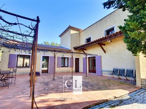Grande Villa Provençale de caractère à CADOLIVE 13950