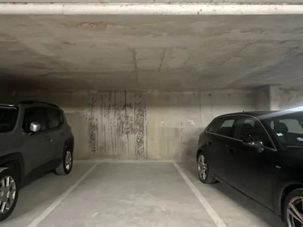 Parking blanc mesnil