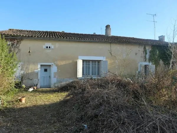 A 6 kms de Cognac Maison A Renover