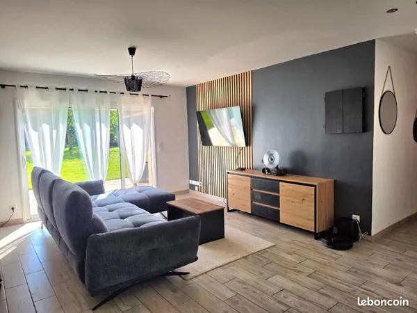 Maison rénovée en 2023 - Plain-pied 3 chambres - Jardin 600 m² + piscine hors sol