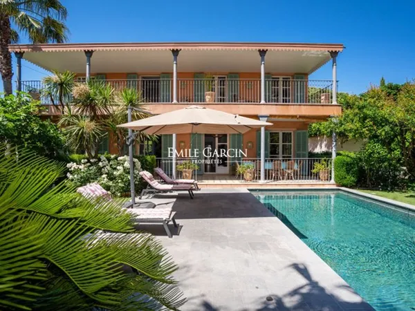 Propriété à la location - Saint-Tropez - Au coeur du village