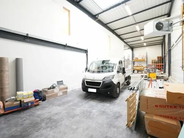 Local d'activité 400 m²