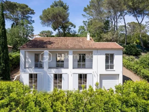 Villa 6 pièces 243 m²