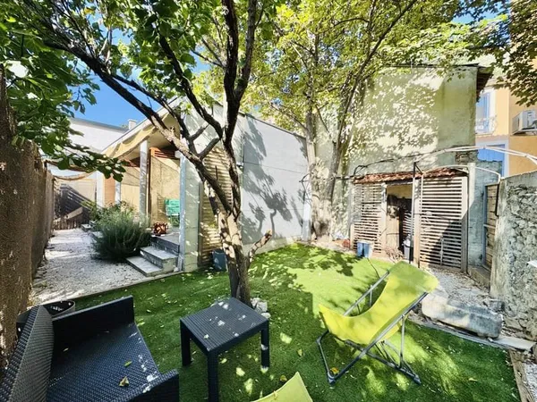 NYONS / ENSEMBLE DE 3 STUDIOS / JARDIN / CENTRE VILLE