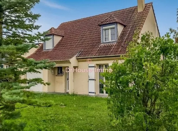 Maison familiale de 2002 - 98,77 m² habitables sur terrain arboré de 1 000 m²