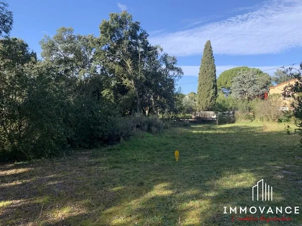 TERRAIN A BÂTIR 800m² - VIABILISÉ
