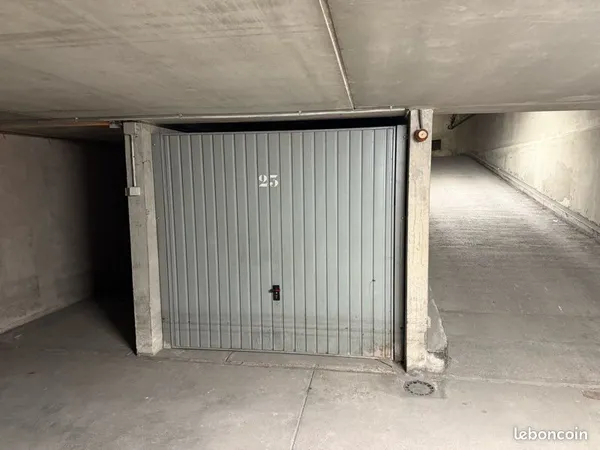 Garage 38 m2 pour voitures ou stockage