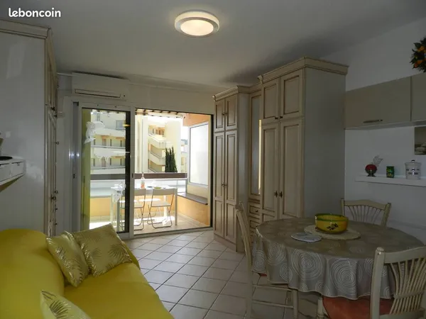 Location studio en mai à Bormes Les Mimosas quartier La Faviere
