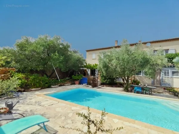 Maison 9 pieces 245 m2