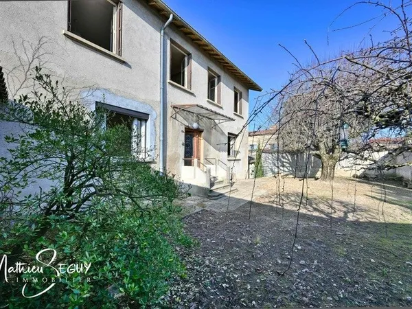 MILLERY - Beau potentiel pour cette maison P7 avec jardin, sous-sol et dépendances