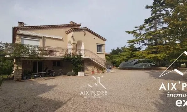 Maison provençal situé dans le hameau de Serres