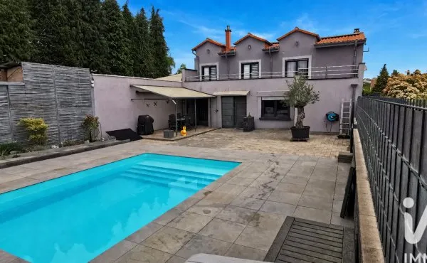 Maison 7 pièces 320 m²