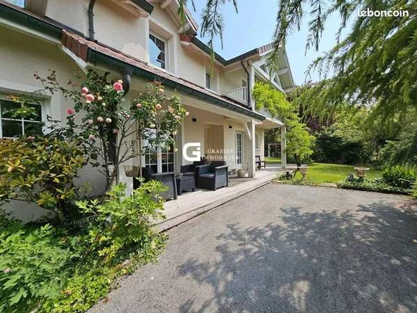 Villa 8 pièces 180 m²