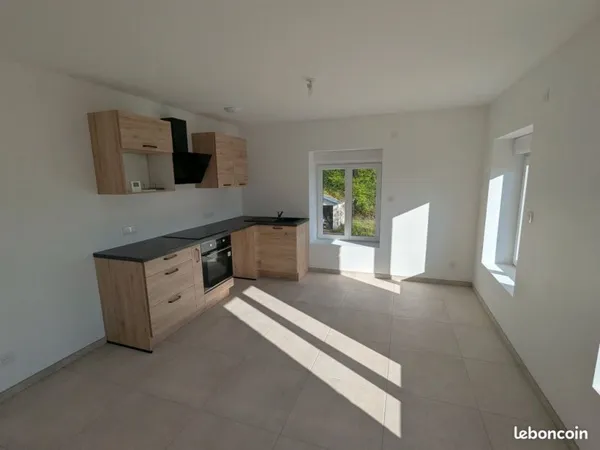 F3/F4 rénové 83 m² - lumineux - terrain, garage - La Voivre - 700