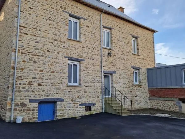 A LOUER MAISON BOURGEOISE à MARTIGNE FERCHAUD