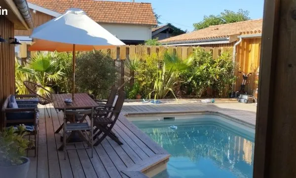 Maison de plain pied rénovée de140 m2 avec piscine et studio indépendant de 30 m2