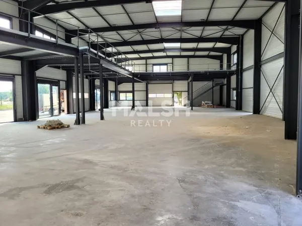 Local d'activité 714 m²