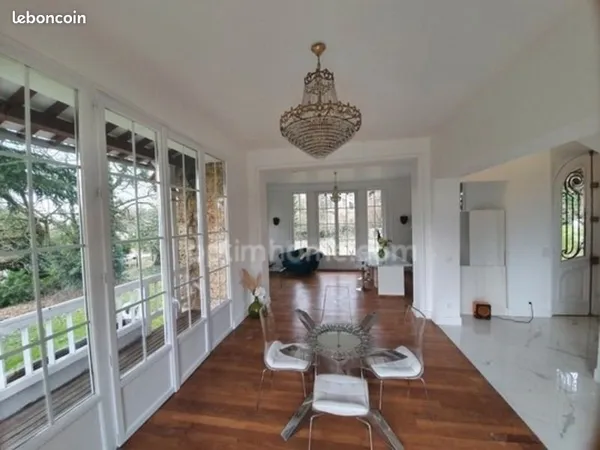 Villa 8 pièces 220 m²