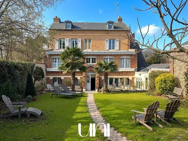 Maison bourgeoise 7 pièces de 264m2 avec garage - HONFLEUR