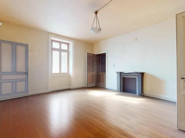 Premier étage T5 de 145 m² avec balcon Pontarlier Centre