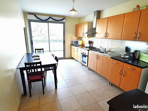Chambre au 1er Etage Maison avec terrasse tout meublé