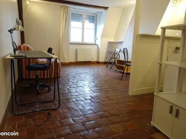 Studio charme meublé hyper centre CALME