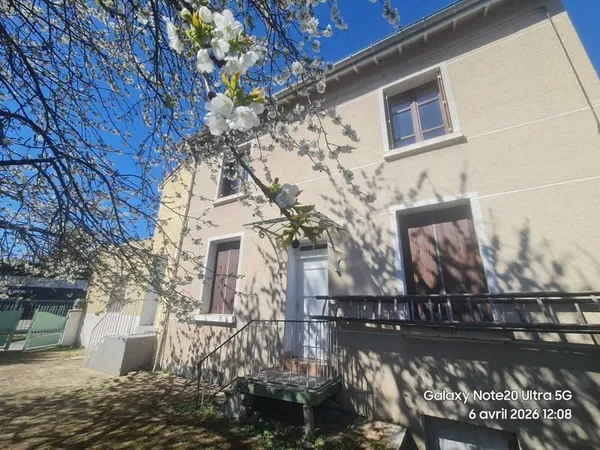 À vendre à Saint-Étienne : maison Aavec terrain arboré de 56