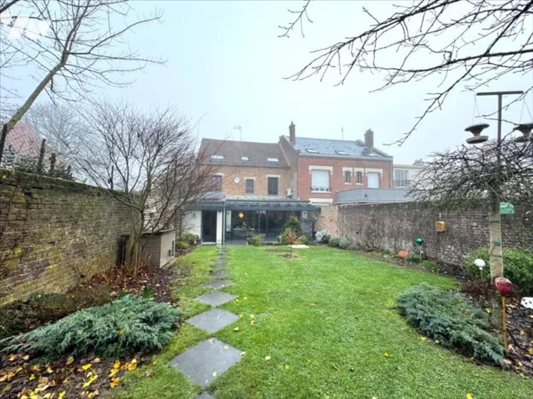 Maison 8 pièces 268 m²