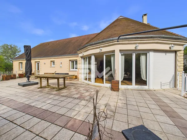 Pavillon récent avec vie de plain-pied, sous-sol complet et vue dégagée