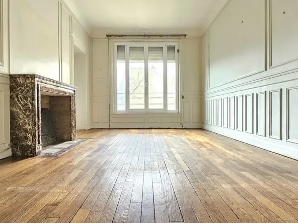 BEL APPARTEMENT HAUSSMANNIEN HYPER CENTRE