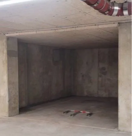 Grand parking en sous-sol sécurisé - 16 m² avec caméra