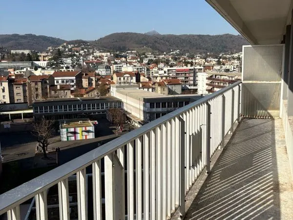 Appartement T3 Clermont Ferrand / Salins/ jaude à 200 mètres / vue cathédrale / vue puy de dôme / 7 