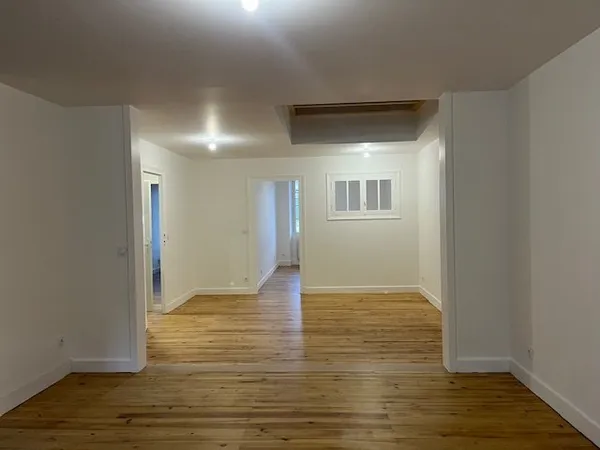 Appartement T3 centre ville, abri voiture, terrasse