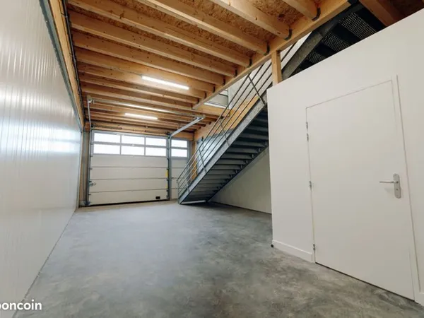 Local 96 m² Montbeliard